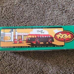 ERTL 1994, 1934 MODEL TEXACO TANKER BANK